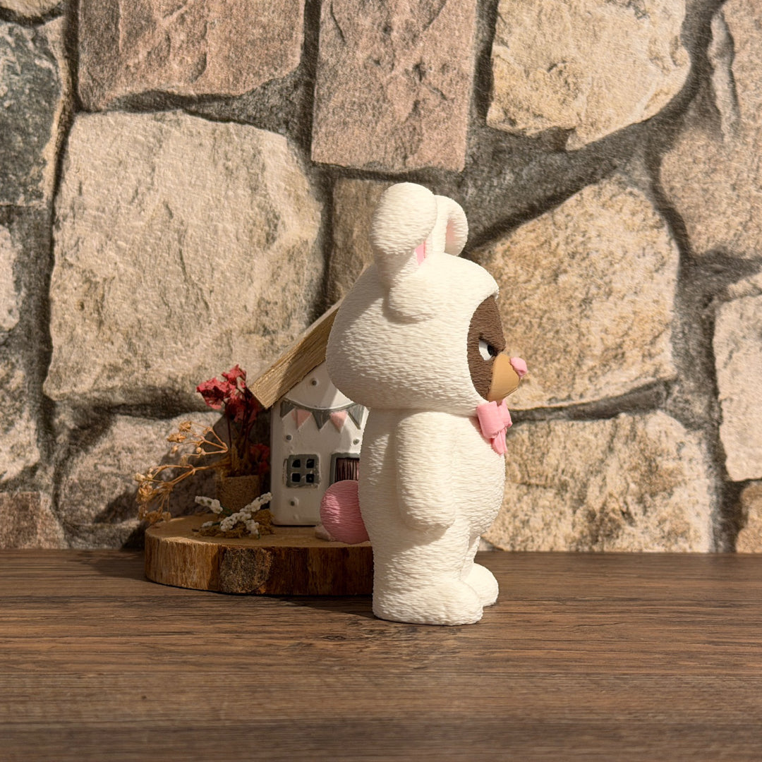 Grumpy Osterbär im Hasenkostüm