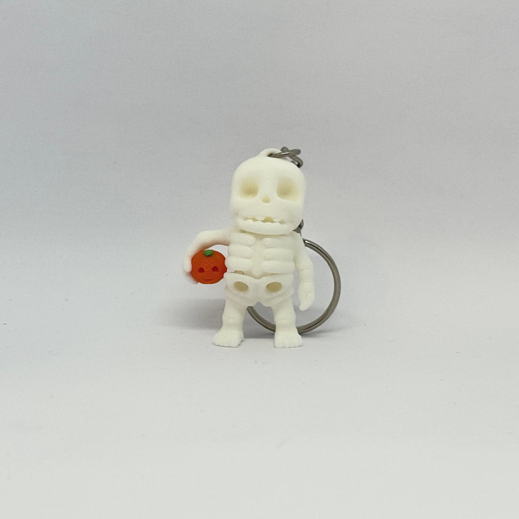 Mini-Skelett mit Kürbis