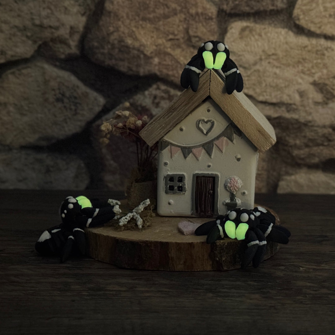 Mini Spider – Leuchtende Spinne für Deko und Sammlung