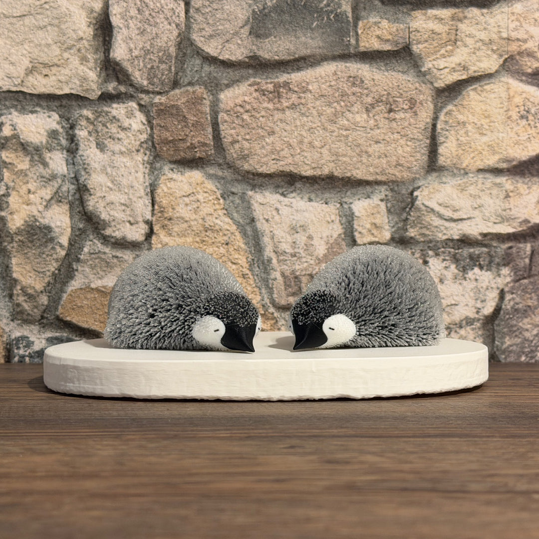 Flauschiger Pinguin Liegend