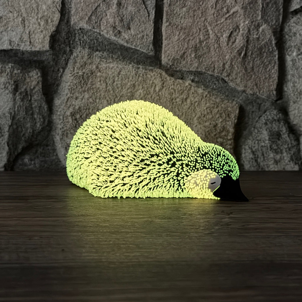 Flauschiger Pinguin Liegend